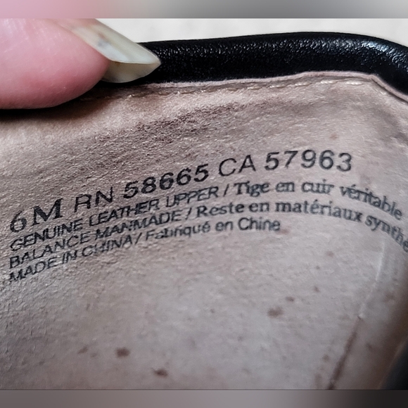 Halogen Women's Black Leather Slip On Embellished Loafers w/ Lug Sole - Size 6M - Picture 6 of 7